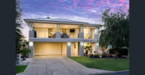 Foreshore Escape - Your Ultimate Coastal Retreat